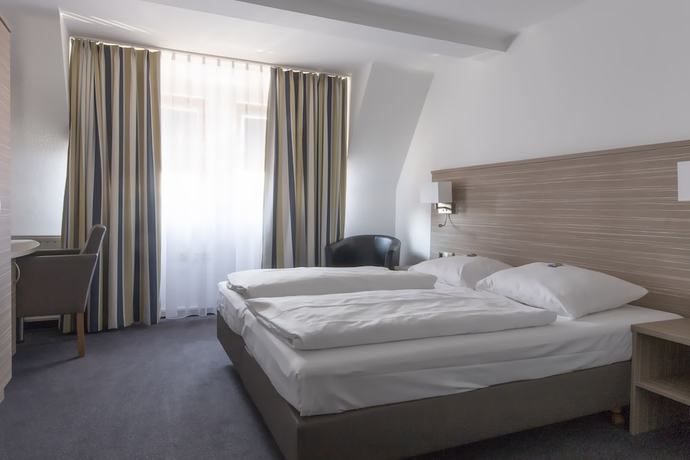 Imagen de la habitación del Hotel B&auml;r Sinsheim. Foto 11