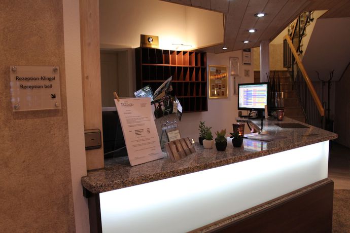 Imagen de los interiores del Hotel Bavaria Garni. Foto 16