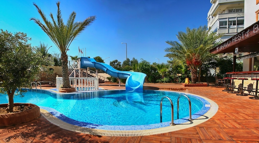 Imagen de la piscina del Hotel Bella Bravo. Foto 18