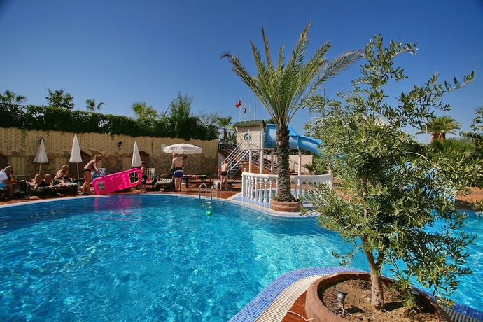 Imagen de la piscina del Hotel Bella Bravo. Foto 19