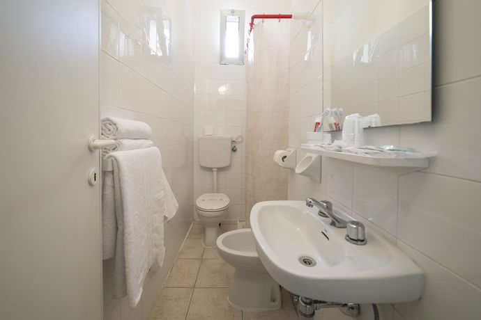 Imagen de la habitación del Hotel Belsoggiorno. Foto 17
