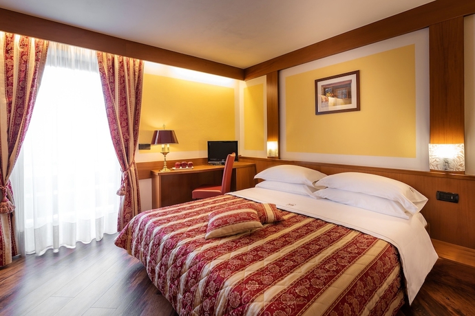 Imagen de la habitación del Hotel Belvedere, San Martino di Castrozza. Foto 4