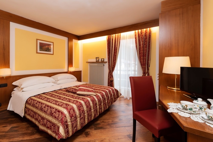 Imagen de la habitación del Hotel Belvedere, San Martino di Castrozza. Foto 5