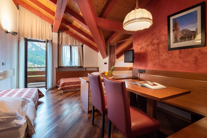 Imagen de la habitación del Hotel Belvedere, San Martino di Castrozza. Foto 7