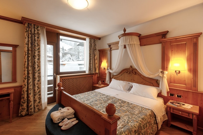 Imagen de la habitación del Hotel Belvedere, San Martino di Castrozza. Foto 12