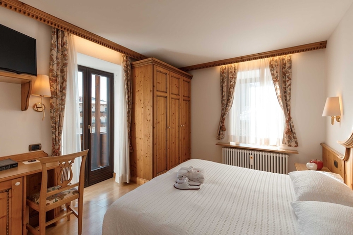 Imagen de la habitación del Hotel Belvedere, San Martino di Castrozza. Foto 15