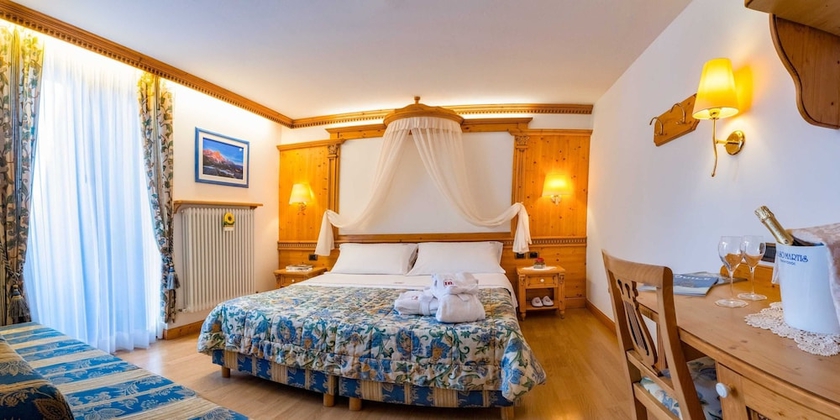 Imagen de la habitación del Hotel Belvedere, San Martino di Castrozza. Foto 16