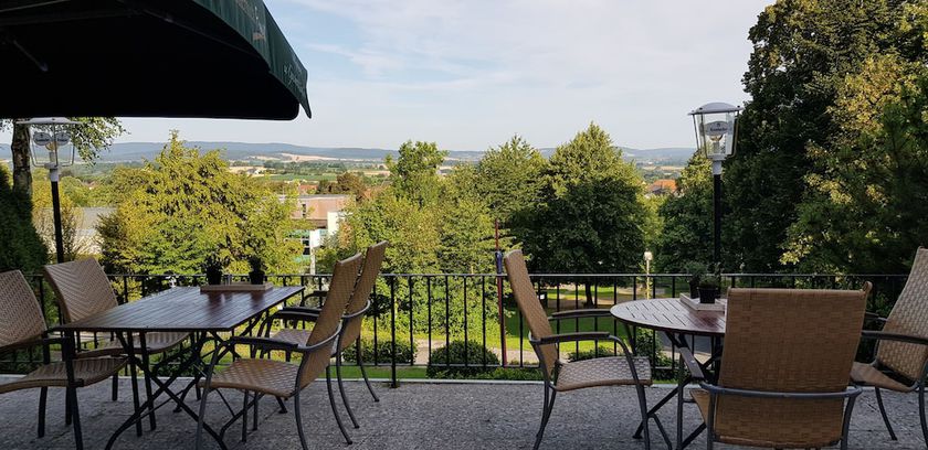 Imagen de los exteriores del Hotel Berghof, Nieheim. Foto 12