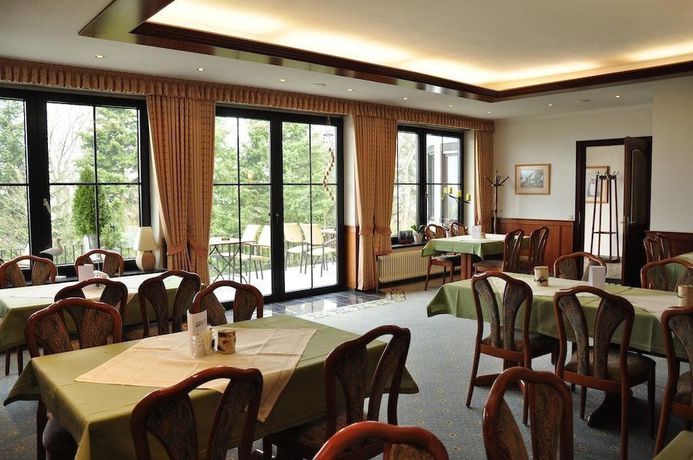 Imagen del bar/restaurante del Hotel Berghof, Nieheim. Foto 4