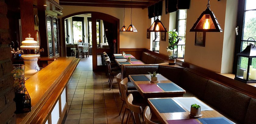 Imagen del bar/restaurante del Hotel Berghof, Nieheim. Foto 6