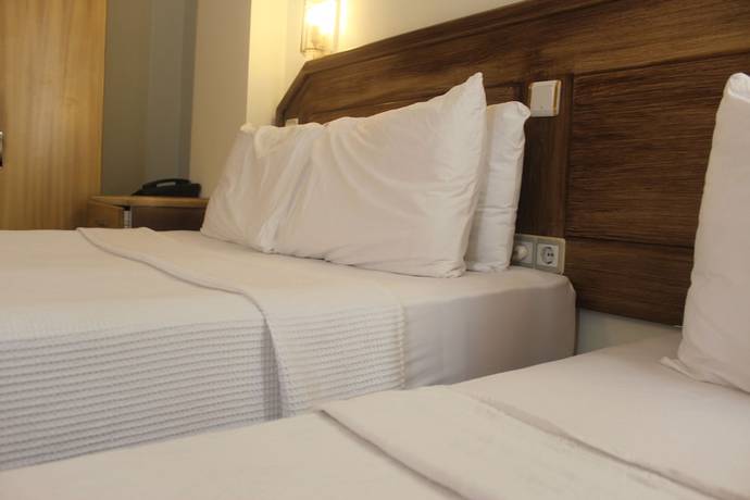 Imagen de la habitación del Hotel Berlin, FETHIYE. Foto 5