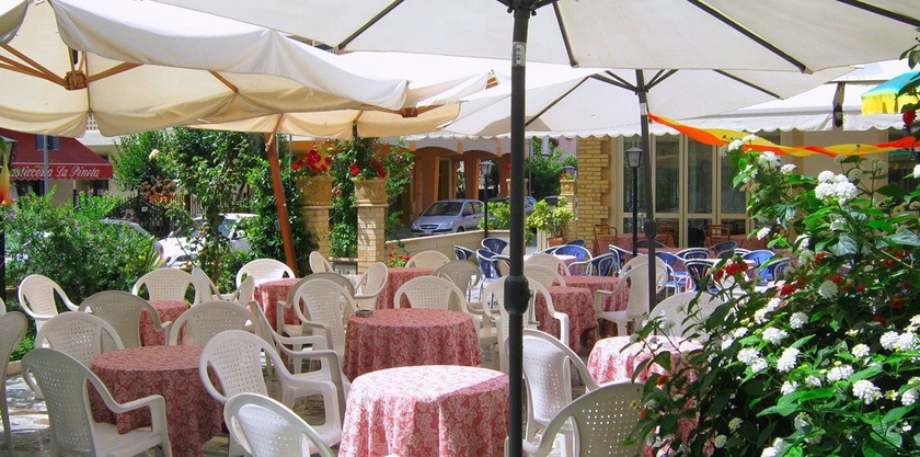 Imagen de los exteriores del Hotel Blurelda Ristorante. Foto 17