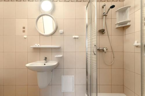 Imagen de la habitación del Hotel Bocianie Gniazdo. Foto 15