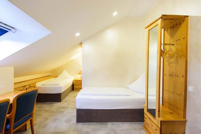 Imagen de la habitación del Hotel Bohn. Foto 7