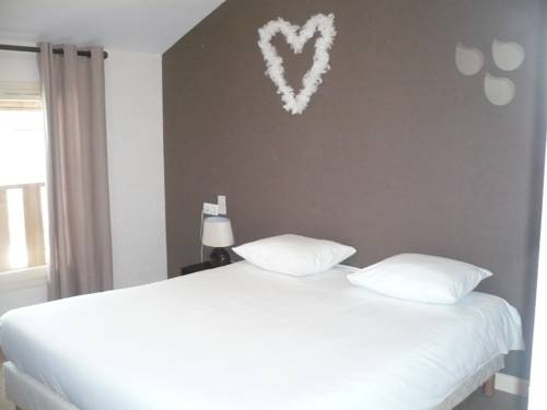 Imagen de la habitación del Hotel Bon Accueil. Foto 11