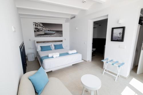Imagen de la habitación del Hotel Boutique Es Blau. Foto 17