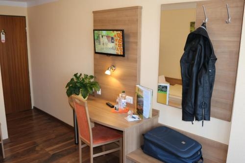 Imagen de la habitación del Hotel Brigitte. Foto 7