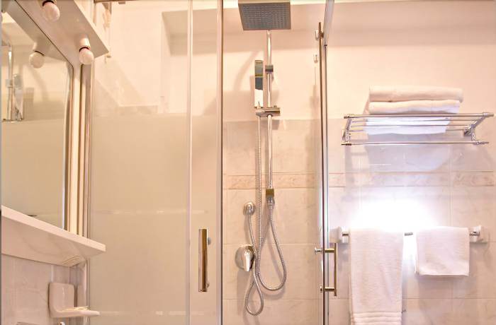 Imagen de la habitación del Hotel Bucaneve. Foto 10
