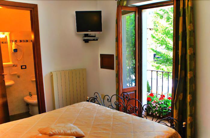 Imagen de la habitación del Hotel Bucaneve. Foto 11