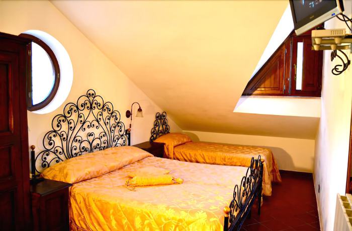 Imagen de la habitación del Hotel Bucaneve. Foto 12