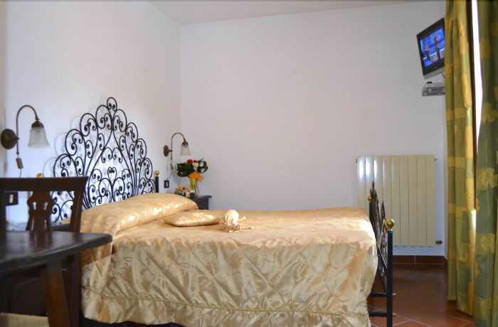 Imagen de la habitación del Hotel Bucaneve. Foto 13