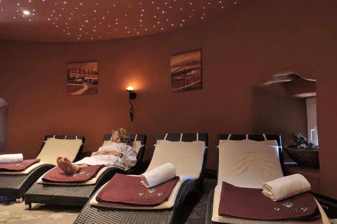 Imagen de la piscina del Hotel Burg Trendelburg. Foto 15