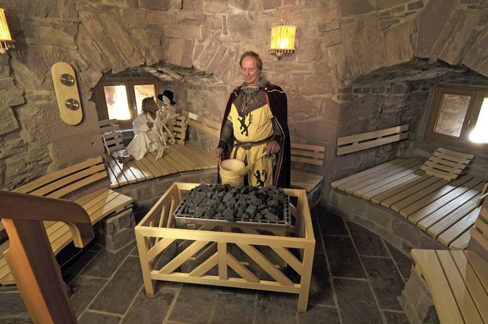 Imagen de la piscina del Hotel Burg Trendelburg. Foto 16