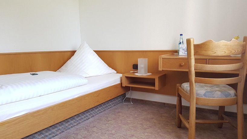 Imagen de la habitación del Hotel Burg Waldau. Foto 7