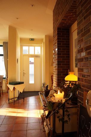 Imagen de los interiores del Hotel Butjadinger Hof. Foto 18