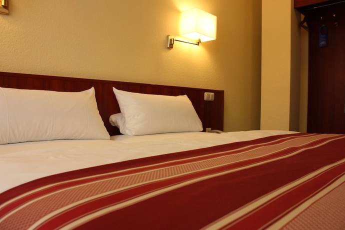 Imagen de la habitación del Hotel Cabo. Foto 16