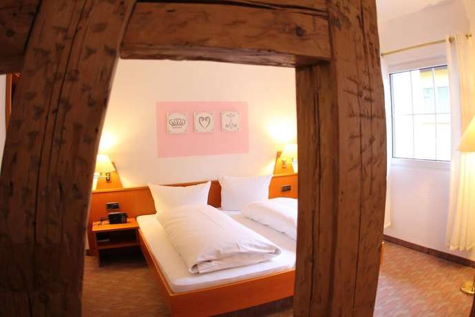 Imagen de la habitación del Hotel Caf&eacute; Adler. Foto 17