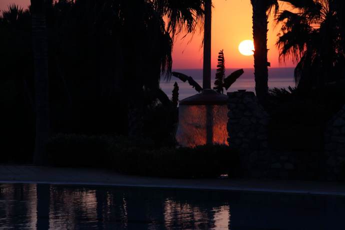 Imagen de la piscina del Hotel Calabrisella. Foto 16