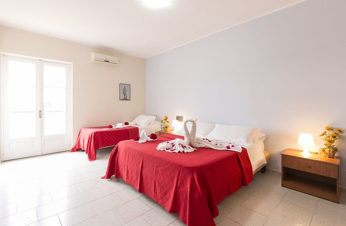 Imagen de la habitación del Hotel Calabrisella. Foto 6