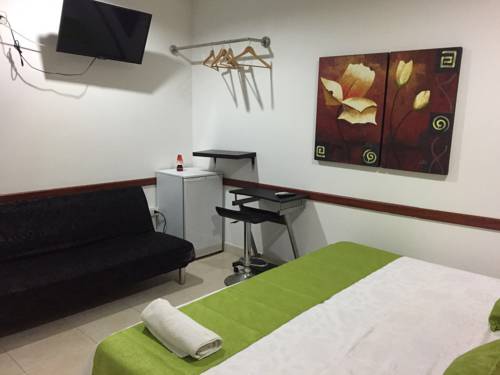 Imagen de la habitación del Hotel Calarca Plus. Foto 2