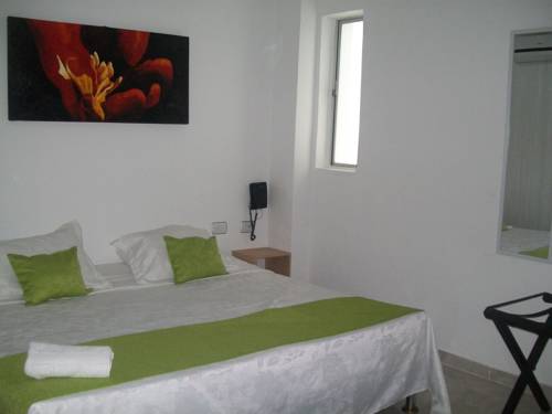 Imagen de la habitación del Hotel Calarca Plus. Foto 5