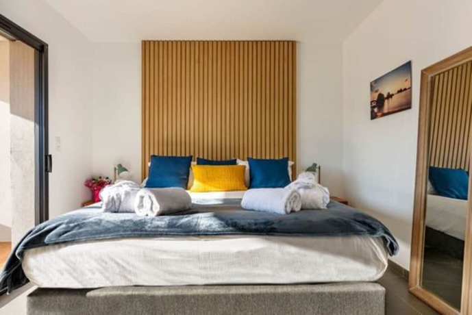 Imagen de la habitación del Hotel Calarossa Bay Resort. Foto 16
