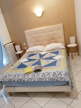 Imagen de la habitación del Hotel California, BEZIERS. Foto 5