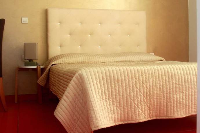 Imagen de la habitación del Hotel California, BEZIERS. Foto 9