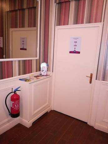 Imagen de los interiores del Hotel California, BEZIERS. Foto 19