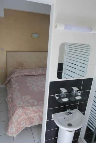 Imagen de la habitación del Hotel California, BEZIERS. Foto 15