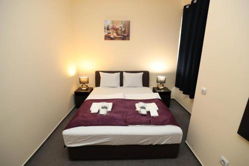 Imagen de la habitación del Hotel California. Foto 8