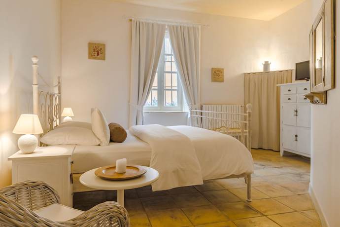 Imagen de la habitación del Hotel Cap de Castel. Foto 20