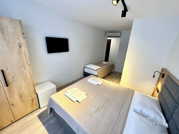 Imagen de la habitación del Hotel Carla. Foto 7