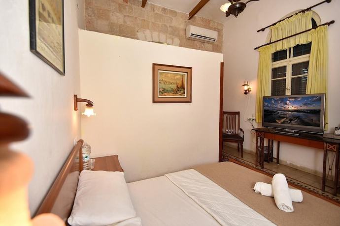 Imagen de la habitación del Hotel Carmel. Foto 5