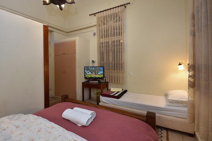 Imagen de la habitación del Hotel Carmel. Foto 6