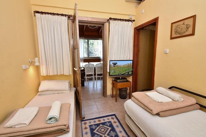 Imagen de la habitación del Hotel Carmel. Foto 8