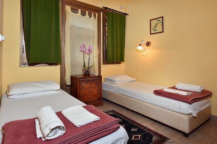 Imagen de la habitación del Hotel Carmel. Foto 10