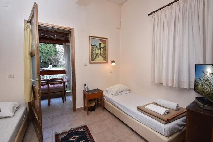 Imagen de la habitación del Hotel Carmel. Foto 14