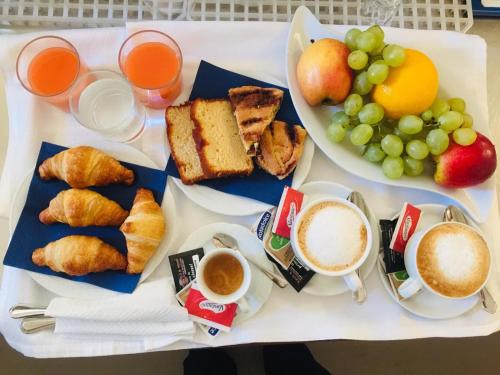 Imagen de la habitación del Hotel Castello Torre in Pietra. Foto 7