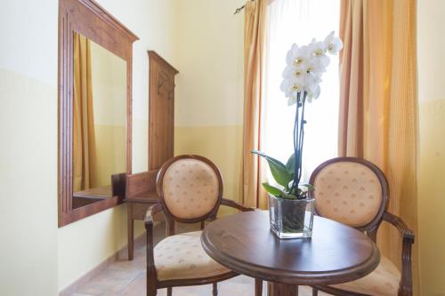 Imagen de la habitación del Hotel Castello Torre in Pietra. Foto 8